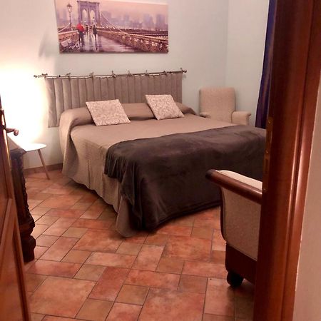 Camera Matrimoniale Privata Con Bagno Interno Vercelli Eksteriør billede