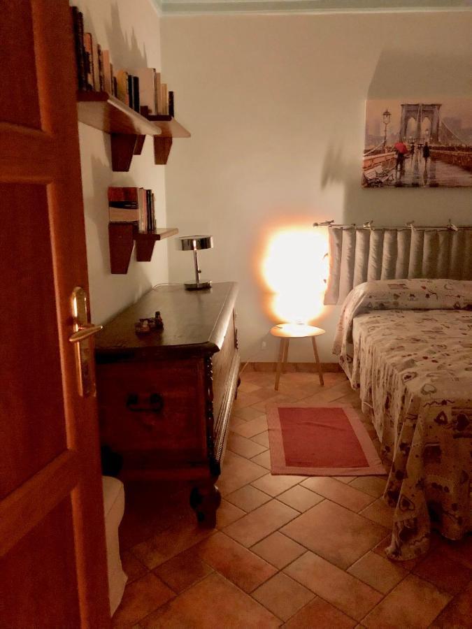 Camera Matrimoniale Privata Con Bagno Interno Vercelli Eksteriør billede